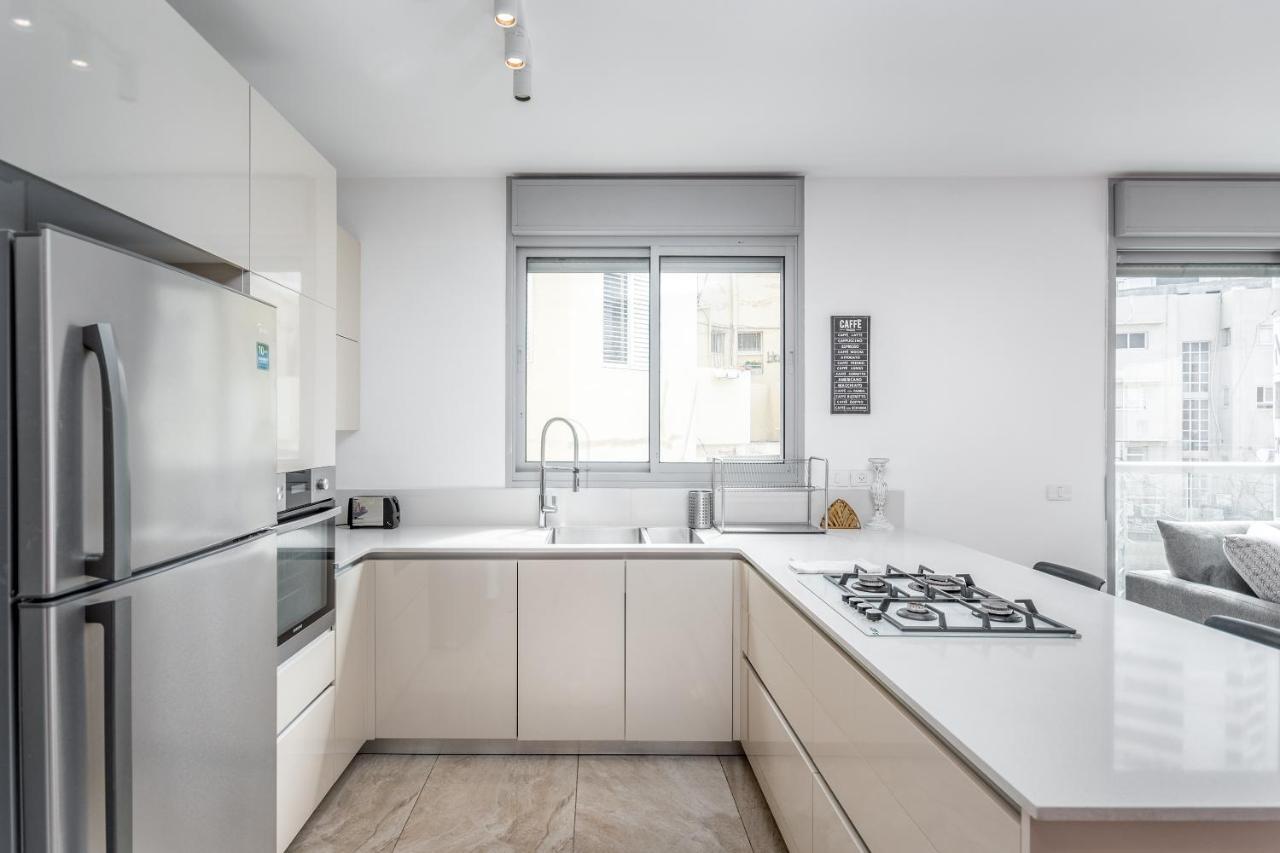 3 Bedrooms Apt Balcony & Parking Near Banana Beach テル・アビブ エクステリア 写真