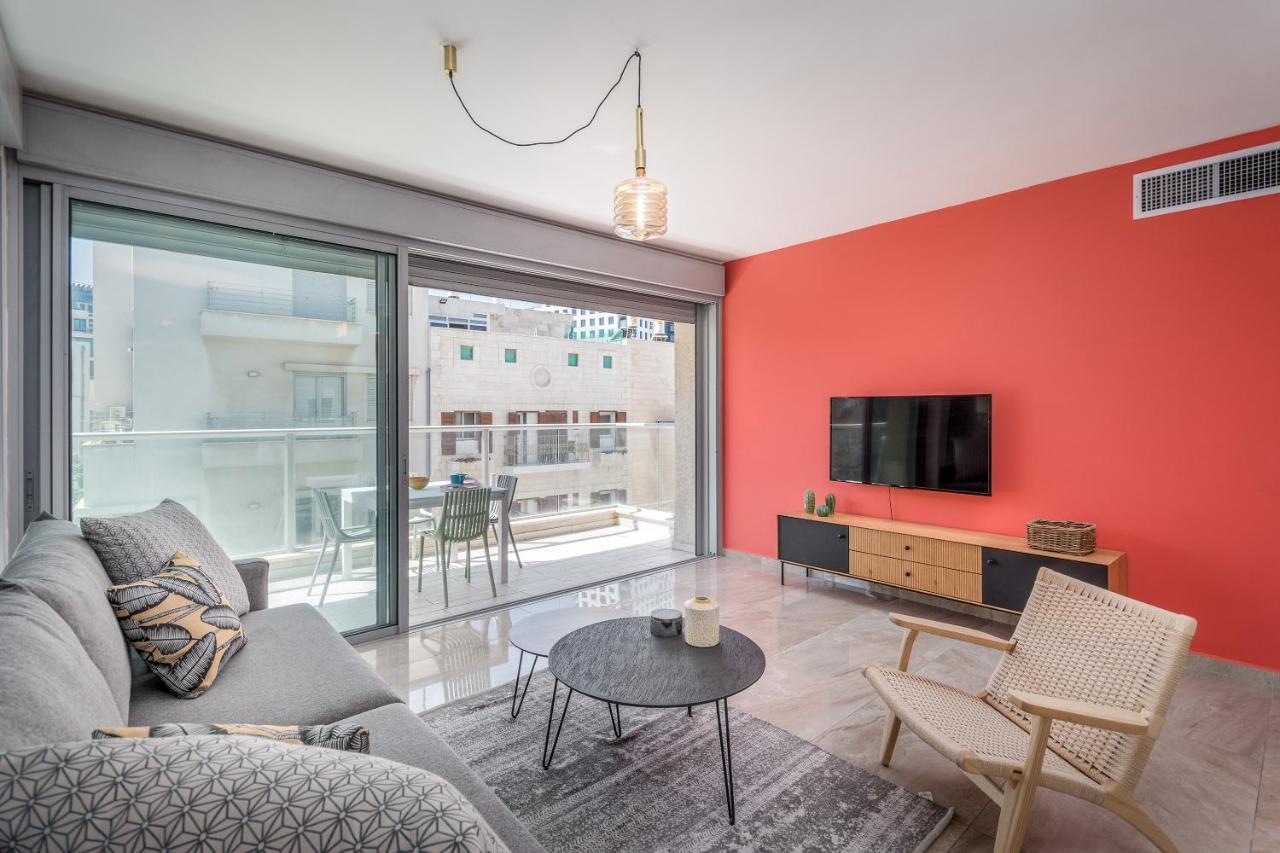 3 Bedrooms Apt Balcony & Parking Near Banana Beach テル・アビブ エクステリア 写真