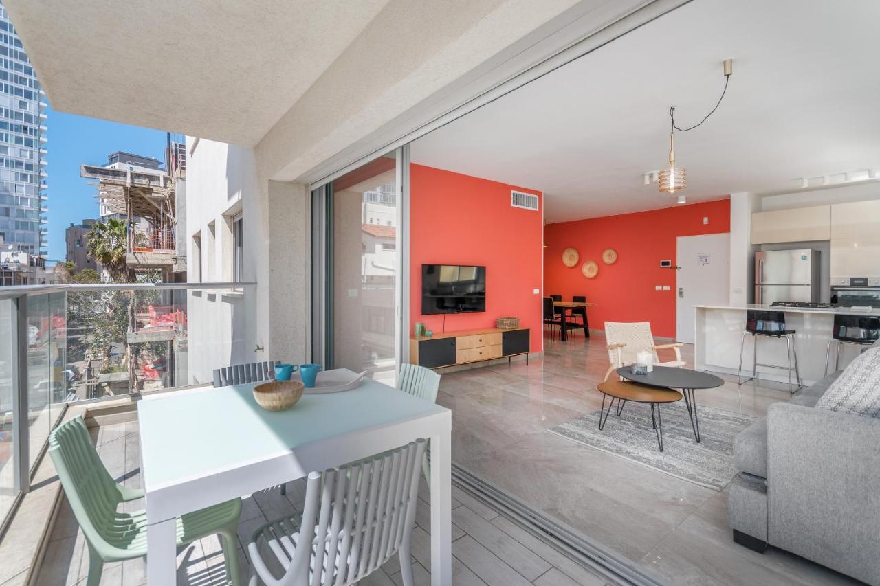 3 Bedrooms Apt Balcony & Parking Near Banana Beach テル・アビブ エクステリア 写真