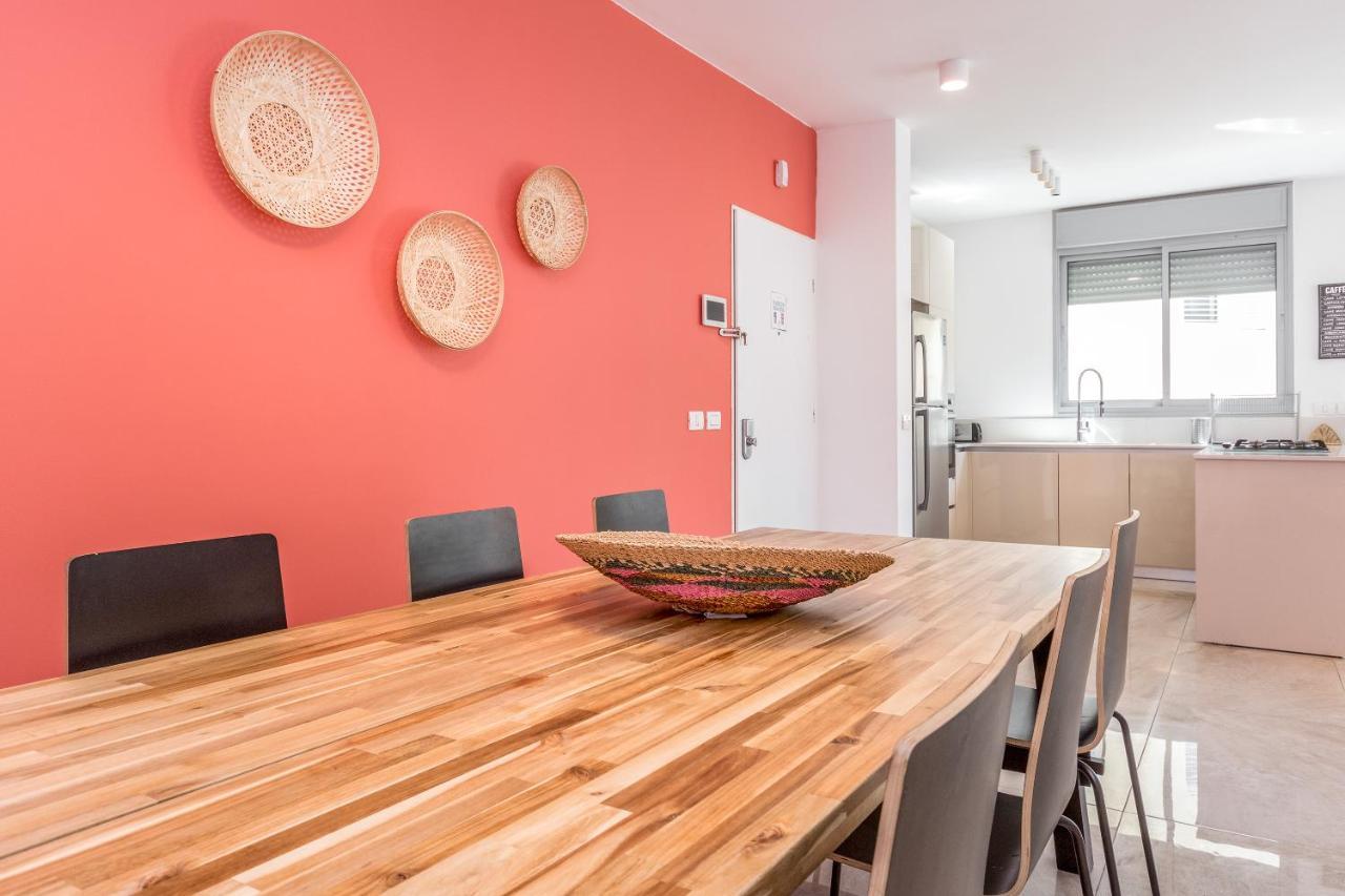 3 Bedrooms Apt Balcony & Parking Near Banana Beach テル・アビブ エクステリア 写真