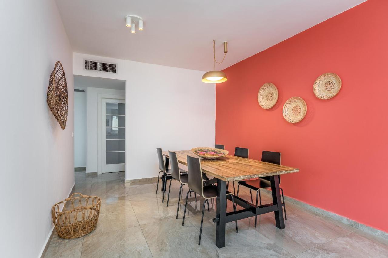 3 Bedrooms Apt Balcony & Parking Near Banana Beach テル・アビブ エクステリア 写真