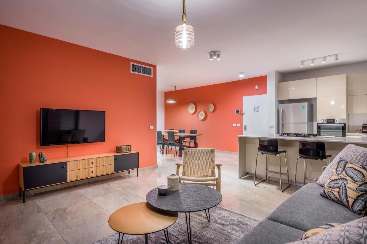 3 Bedrooms Apt Balcony & Parking Near Banana Beach テル・アビブ エクステリア 写真