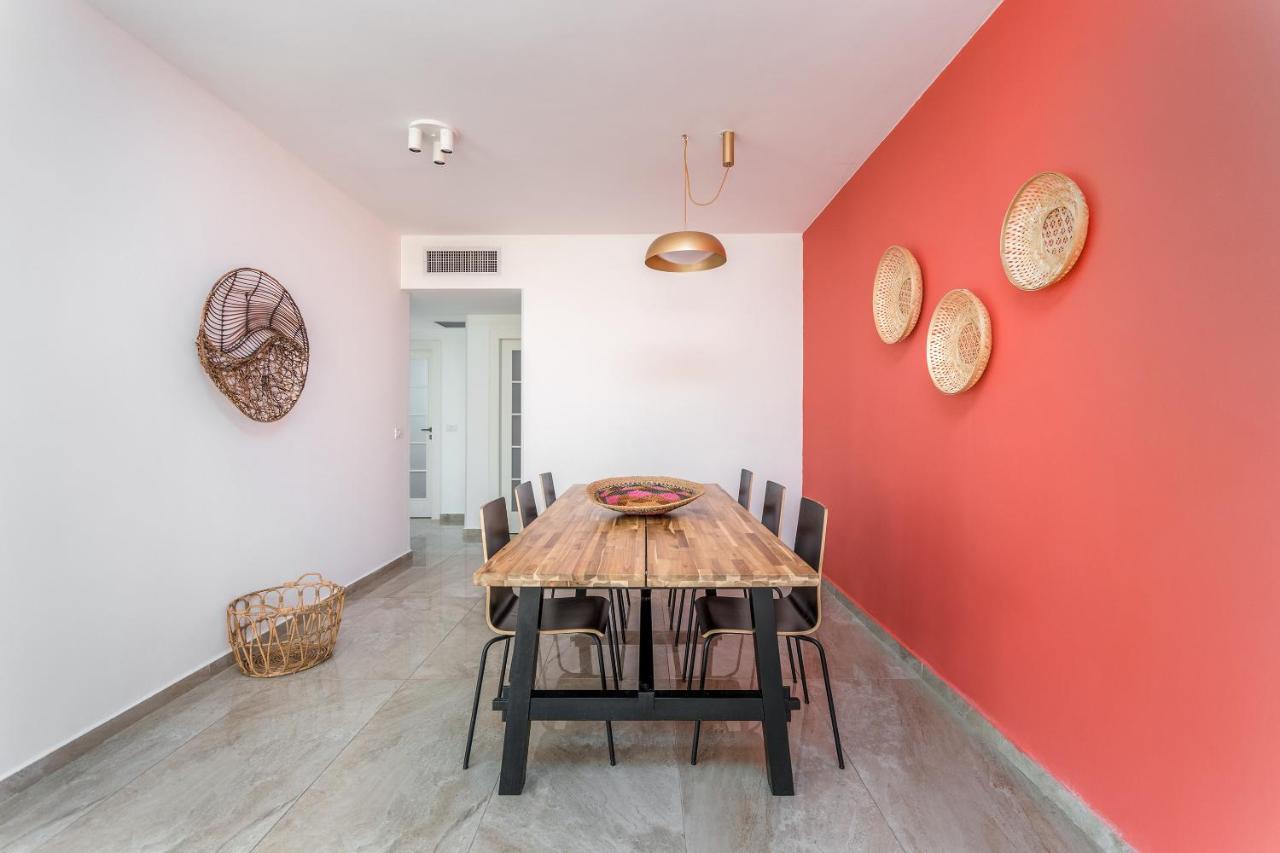 3 Bedrooms Apt Balcony & Parking Near Banana Beach テル・アビブ エクステリア 写真